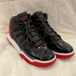 jordan jump man max aura